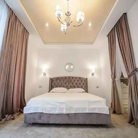 2camere.1living Room, 4 Paturi *
