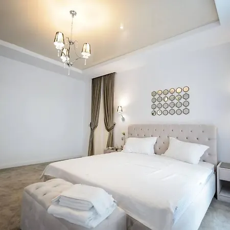 2camere.1living Room, 4 Paturi Constanta