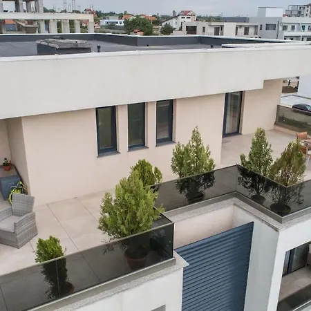 2camere.1living Room, 4 Paturi Constanta