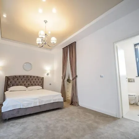 2camere.1living Room, 4 Paturi